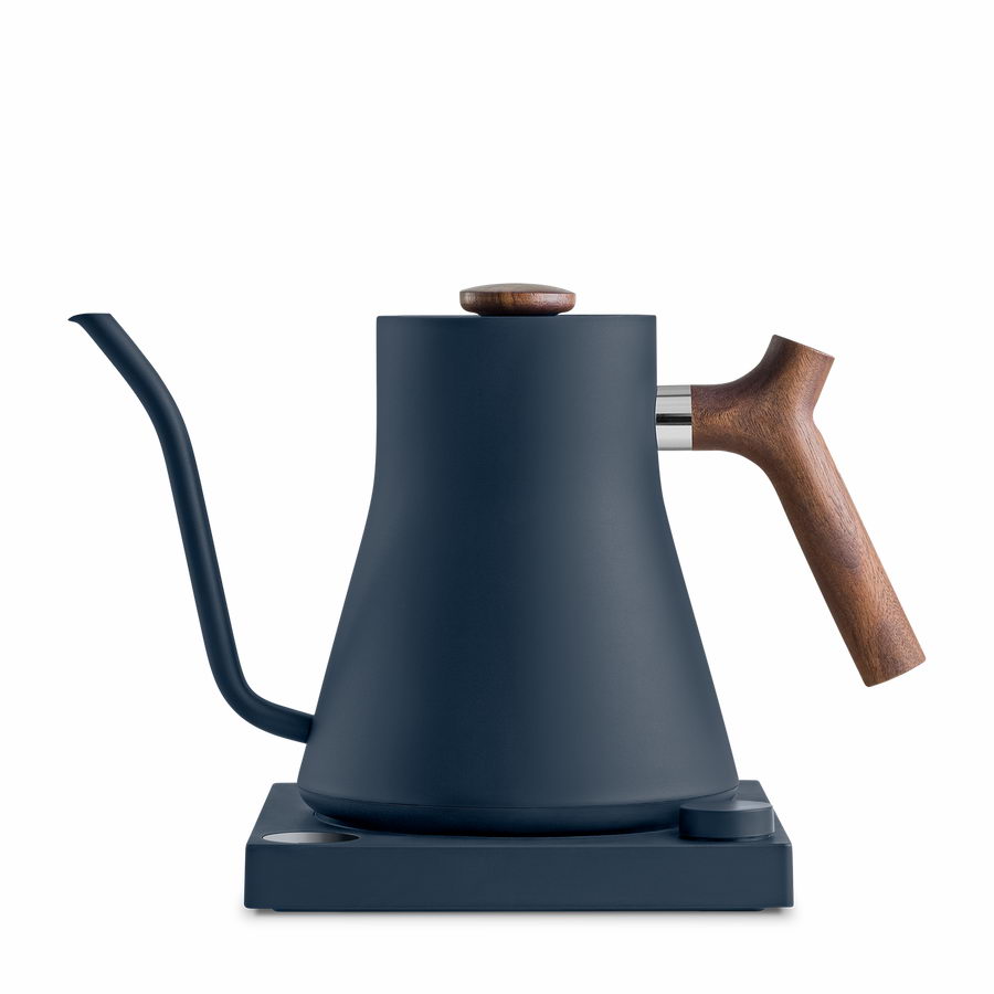 Fellow Stagg - Elektrischer Wasserkocher EKG Stone - Blau mit Walnuss 0,9l
